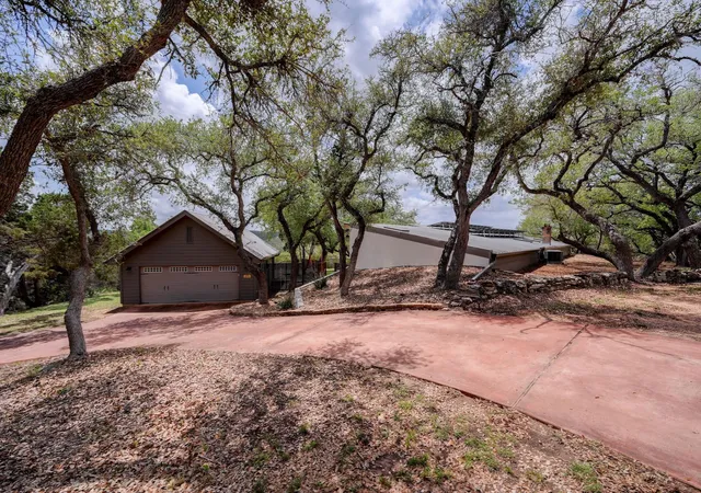 Photo 4 of Single family home for sale at 307 Mesa Dr, Wimberley, TX 78676 | MLS# 9568432 | Listing updated on 2026-09-11