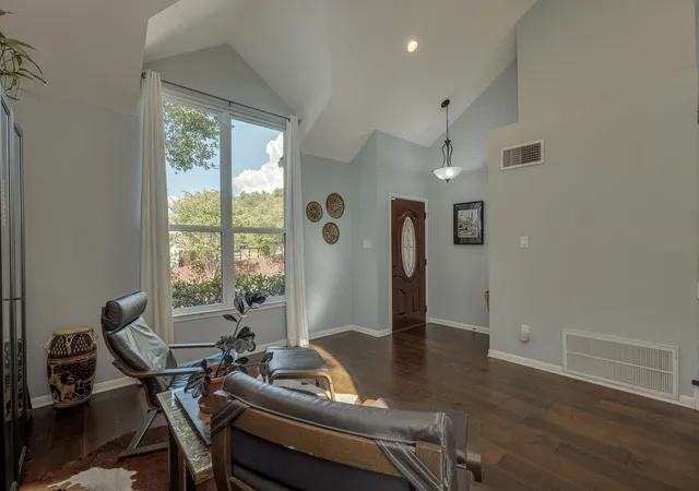 Photo 3 of Single family home for sale at 1433 Elm Brk Dr, Austin, TX 78758 | MLS# 3942471 | Listing updated on 2026-09-12