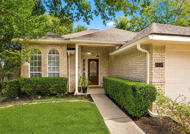 Photo 4 of Single family home for sale at 6112 Jumano Ln, Austin, TX 78749 | MLS# 7340412 | Listing updated on 2026-09-12