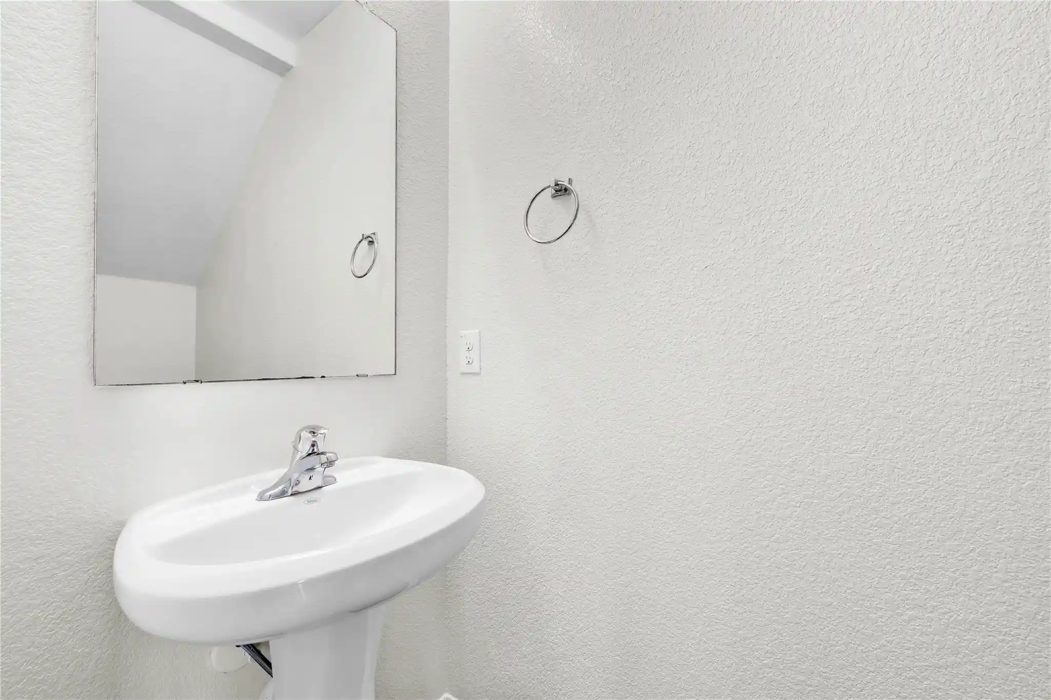 Listing Photo 21 - Condo for sale in 5021 Cressler Ln located at 5021 Cressler Ln, Jarrell, TX 76537 - Unit #29G