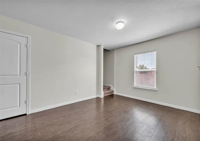 Listing Photo 5 - Condo for sale in building located at 5021 Cressler Ln, Jarrell, TX 76537 - Unit #29G