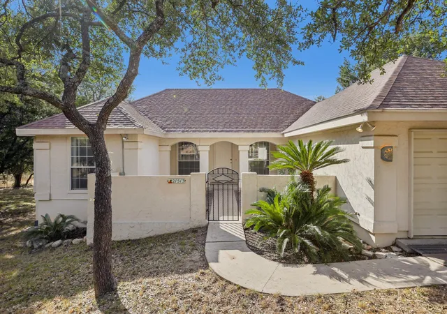 Photo 2 of Single family home for sale at 21513 Lakefront Dr, Lago Vista, TX 78645 | MLS# 2023742 | Listing updated on 2026-09-15