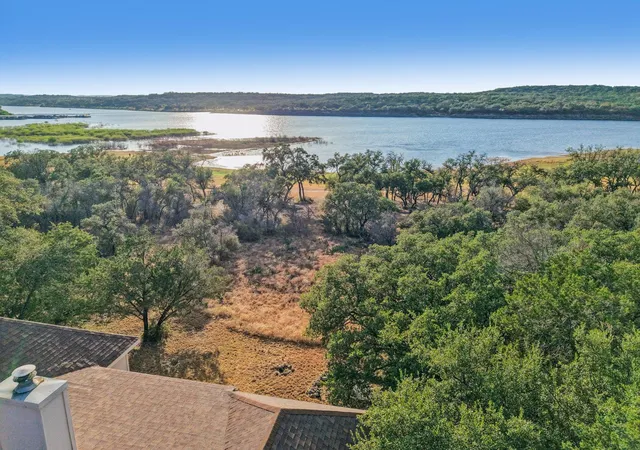 Photo 4 of Single family home for sale at 21513 Lakefront Dr, Lago Vista, TX 78645 | MLS# 2023742 | Listing updated on 2026-09-15