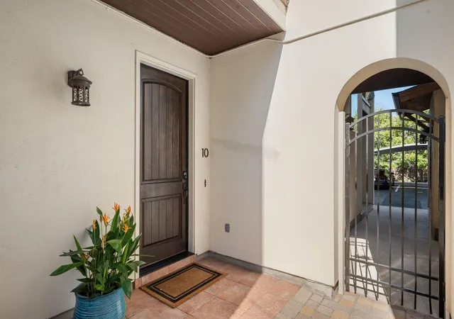 Photo 3 of Condo for sale at 2207 Pasadena Dr #10, Austin, TX 78757 | MLS# 6060914 | Listing updated on 2026-09-22