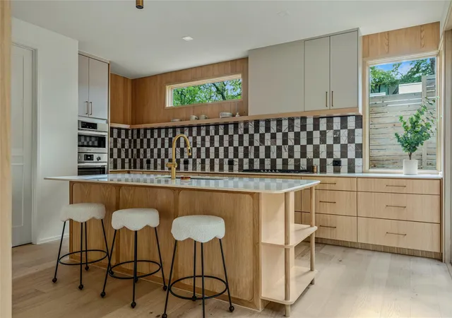 Photo 4 of Single family home for sale at 1102 Charlotte St, Austin, TX 78703 | MLS# 4373966 | Listing updated on 2026-10-10
