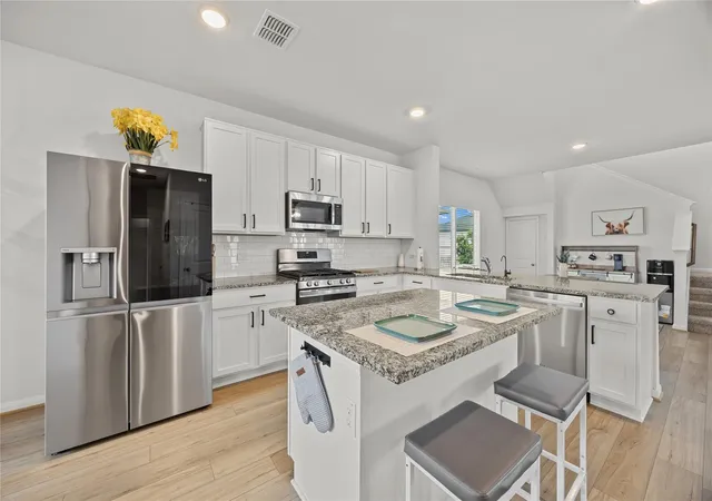 Photo 4 of Single family home for sale at 117 Shenandoah Dr, Kyle, TX 78640 | MLS# 8387982 | Listing updated on 2026-09-14