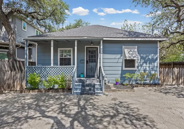 Photo 1 of Sale Pending at 906 W Elizabeth St, Austin, TX 78704 | MLS# 3738046 | Listing updated on 2026-09-23