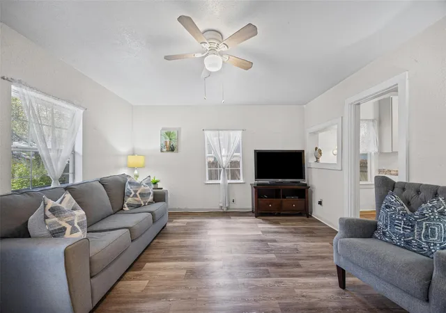 Photo 2 of Sale Pending at 906 W Elizabeth St, Austin, TX 78704 | MLS# 3738046 | Listing updated on 2026-09-23