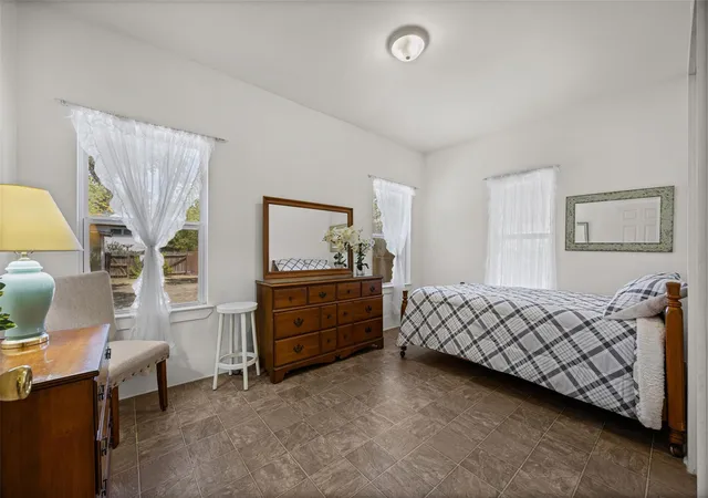 Photo 4 of Sale Pending at 906 W Elizabeth St, Austin, TX 78704 | MLS# 3738046 | Listing updated on 2026-09-23