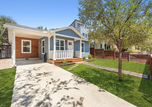 Photo 2 of Sale Pending at 2702 Crest Ave #1, Austin, TX 78702 | MLS# 2803970 | Listing updated on 2026-10-01