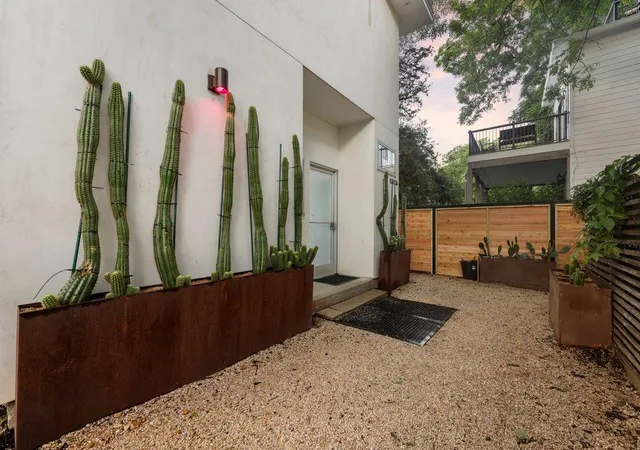 Photo 4 of Single family home for sale at 2008 Riverview St #B, Austin, TX 78702 | MLS# 3747316 | Listing updated on 2026-09-29