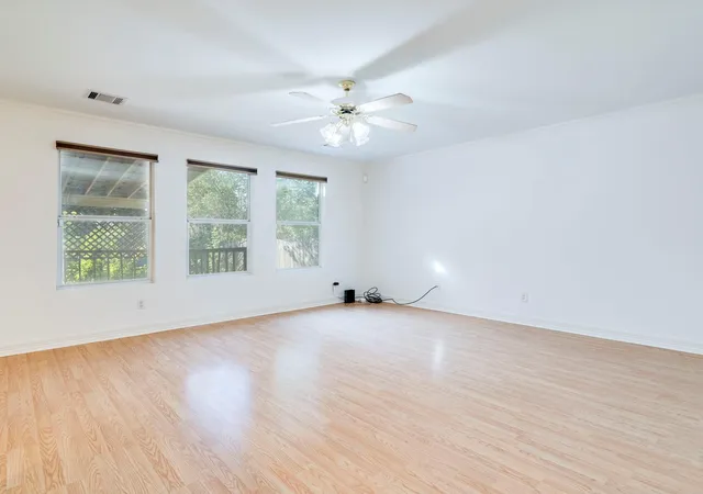 Photo 4 of Single family home for sale at 130 Casper Cv, Kyle, TX 78640 | MLS# 1747100 | Listing updated on 2026-09-15