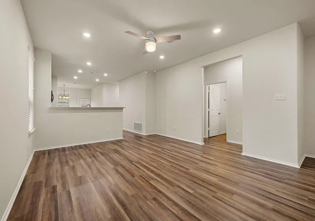 Photo 4 of Single family home for sale at 284 Zuma Dr, Liberty Hill, TX 78642 | MLS# 6785611 | Listing updated on 2026-10-20