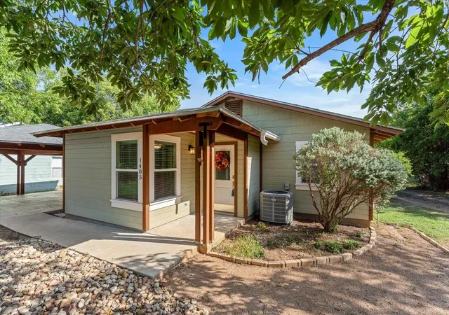 Photo 1 of Single family home for sale at 1405 Johnson St, Marble Falls, TX 78654 | MLS# 4156498 | Listing updated on 2026-10-06