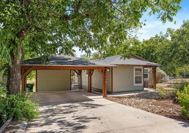 Photo 3 of Single family home for sale at 1405 Johnson St, Marble Falls, TX 78654 | MLS# 4156498 | Listing updated on 2026-10-06