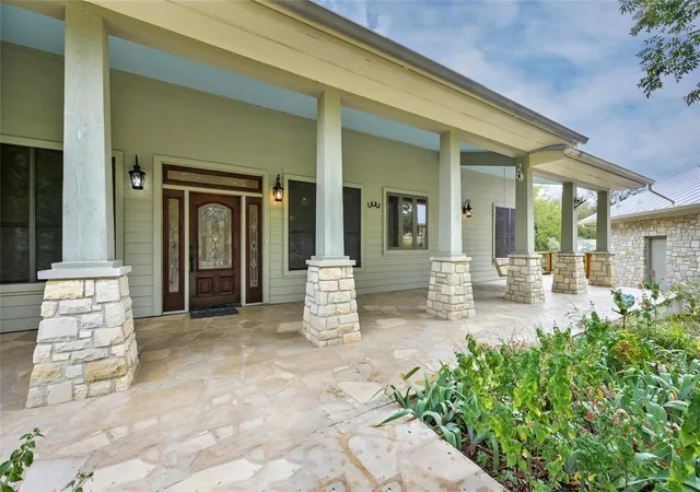 Photo 3 of Single family home for sale at 1118 Rustic Ln, Spicewood, TX 78669 | MLS# 6753490 | Listing updated on 2026-09-12