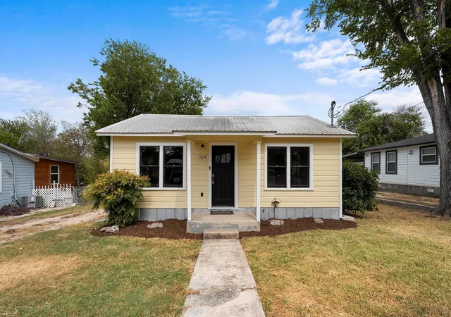 Photo 1 of Sale Pending at 1614 N Lynn St, Taylor, TX 76574 | MLS# 1873745 | Listing updated on 2026-09-13