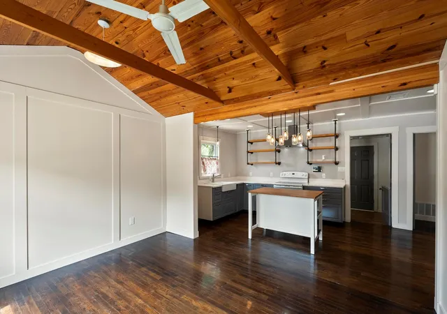Photo 3 of Sale Pending at 1614 N Lynn St, Taylor, TX 76574 | MLS# 1873745 | Listing updated on 2026-09-13