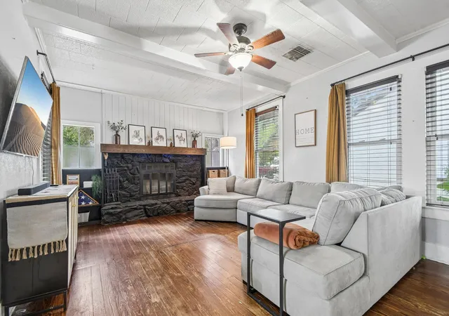 Photo 3 of Single family home for sale at 802 Hudgins St, Smithville, TX 78957 | MLS# 9044069 | Listing updated on 2026-09-14