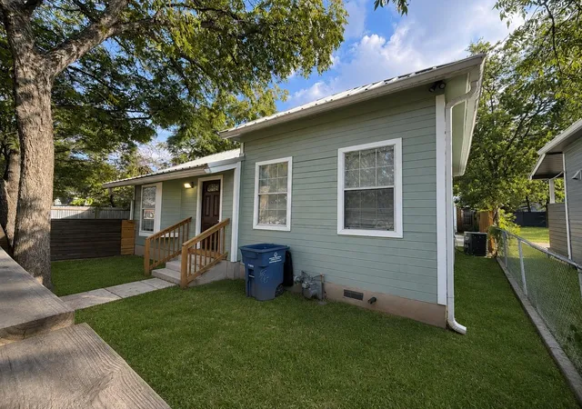 Photo 1 of Single family home for sale at 907 E 3rd Street, Austin, TX 78702 | MLS# 9256472 | Listing updated on 2026-10-06