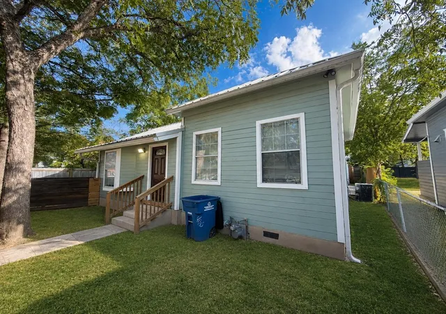 Photo 2 of Single family home for sale at 907 E 3rd Street, Austin, TX 78702 | MLS# 9256472 | Listing updated on 2026-10-06