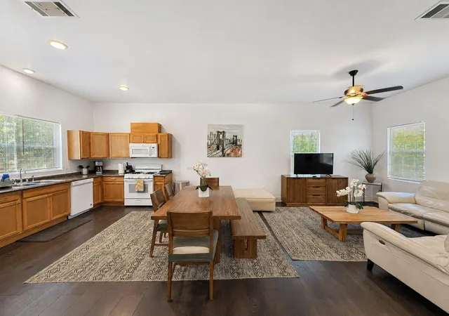 Photo 4 of Single family home for sale at 907 E 3rd Street, Austin, TX 78702 | MLS# 9256472 | Listing updated on 2026-10-06