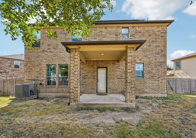 Photo 3 of Single family home for sale at 4002 Kings Cyn Dr, Taylor, TX 76574 | MLS# 5911515 | Listing updated on 2026-10-01