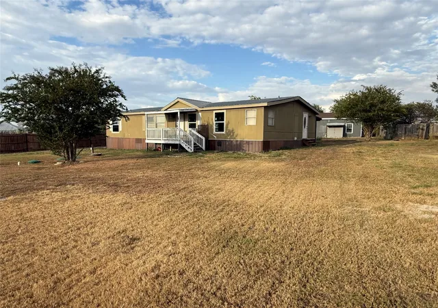 Photo 3 of Manufactured home for sale at 109 Cross Meadow Cv, Hutto, TX 78634 | MLS# 6752930 | Listing updated on 2026-09-22
