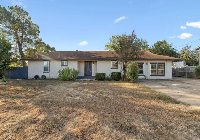 Photo 2 of Single family home for sale at 200 Seminole Rd, Leander, TX 78641 | MLS# 4760554 | Listing updated on 2026-09-30