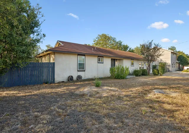 Photo 3 of Single family home for sale at 200 Seminole Rd, Leander, TX 78641 | MLS# 4760554 | Listing updated on 2026-09-30