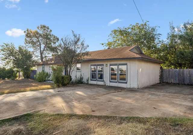 Photo 3 of Single family home for sale at 200 Seminole Rd, Leander, TX 78641 | MLS# 4760554 | Listing updated on 2026-09-30