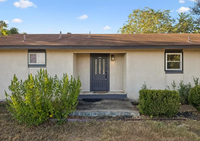 Photo 4 of Single family home for sale at 200 Seminole Rd, Leander, TX 78641 | MLS# 4760554 | Listing updated on 2026-09-30