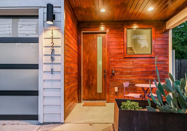 Photo 1 of Single family home for sale at 1127 Gunter St #1, Austin, TX 78702 | MLS# 9487887 | Listing updated on 2026-09-14