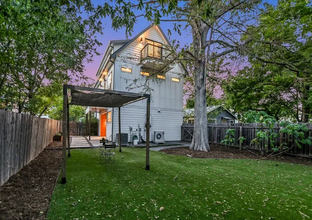 Photo 3 of Single family home for sale at 1127 Gunter St #1, Austin, TX 78702 | MLS# 9487887 | Listing updated on 2026-09-14
