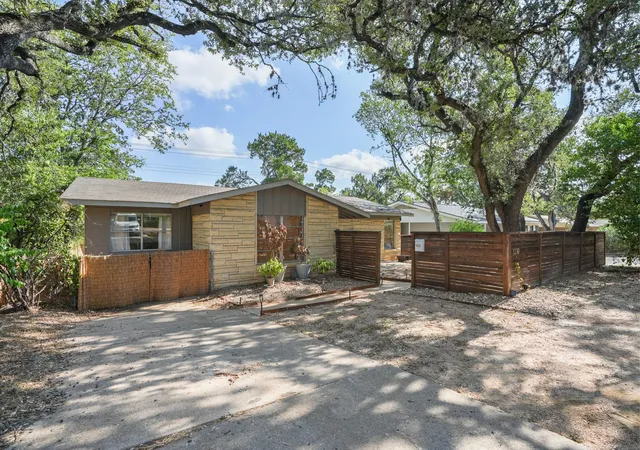 Photo 2 of Single family home for sale at 1110 W Oltorf St, Austin, TX 78704 | MLS# 9995538 | Listing updated on 2026-09-15