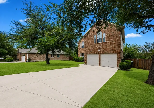 Photo 2 of Single family home for sale at 145 Paddington Dr, Kyle, TX 78640 | MLS# 5156355 | Listing updated on 2026-09-11