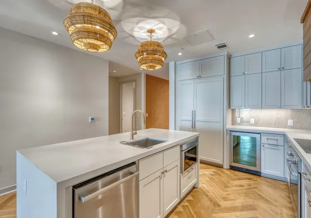 Listing Photo 4 - Condo for sale in building located at 82 Island Dr, Horseshoe Bay, TX 78657 - Unit #8204