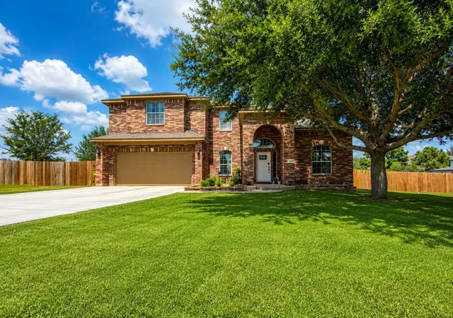 Photo 2 of Single family home for sale at 237 Cardinal Dr, Paige, TX 78659 | MLS# 5967423 | Listing updated on 2026-09-15