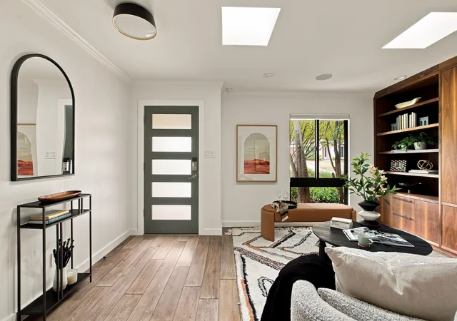 Photo 3 of Sale Pending at 1806 Barton Pkwy, Austin, TX 78704 | MLS# 7411068 | Listing updated on 2026-09-17