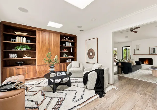 Photo 4 of Sale Pending at 1806 Barton Pkwy, Austin, TX 78704 | MLS# 7411068 | Listing updated on 2026-09-17