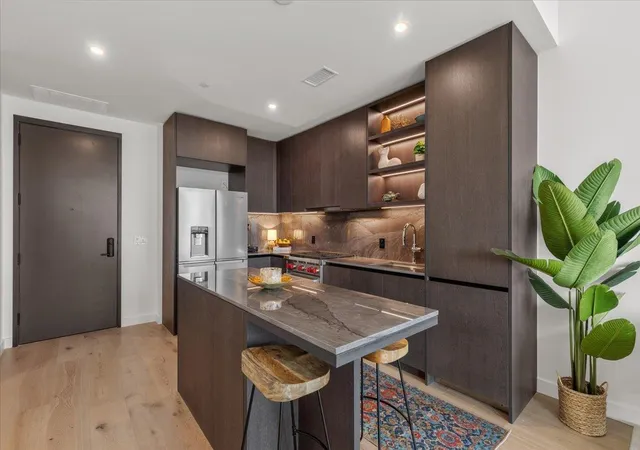Listing Photo 2 - Condo for sale in Modern Austin located at 610 Davis St, Austin, TX 78701 - Unit #1909