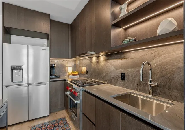 Listing Photo 3 - Condo for sale in Modern Austin located at 610 Davis St, Austin, TX 78701 - Unit #1909