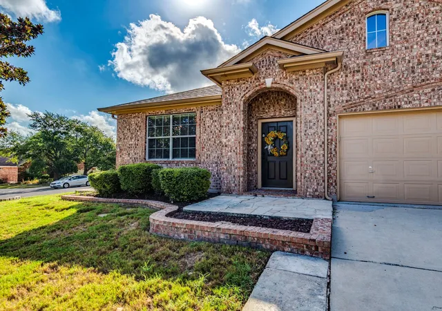 Photo 3 of Single family home for sale at 165 Oxford Dr, Kyle, TX 78640 | MLS# 4700138 | Listing updated on 2026-09-15