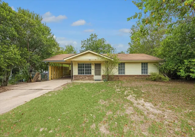 Photo 1 of Single family home for sale at 402 Bramble Dr, Austin, TX 78745 | MLS# 8399178 | Listing updated on 2026-09-15