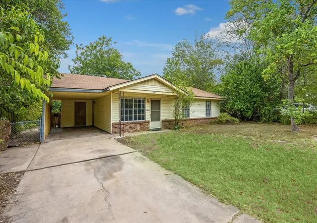 Photo 2 of Single family home for sale at 402 Bramble Dr, Austin, TX 78745 | MLS# 8399178 | Listing updated on 2026-09-15