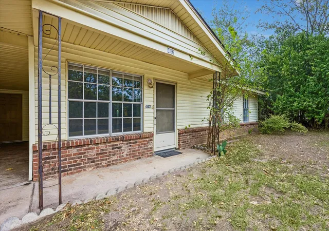 Photo 3 of Single family home for sale at 402 Bramble Dr, Austin, TX 78745 | MLS# 8399178 | Listing updated on 2026-09-15