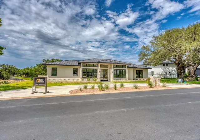 Photo 3 of Single family home for sale at 3504 Bay W Blvd, Horseshoe Bay, TX 78657 | MLS# 8416208 | Listing updated on 2026-09-11