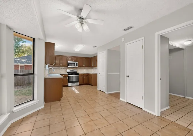 Photo 4 of Single family home for sale at 1219 Bell Rock Cir, Pflugerville, TX 78660 | MLS# 5590972 | Listing updated on 2026-09-21