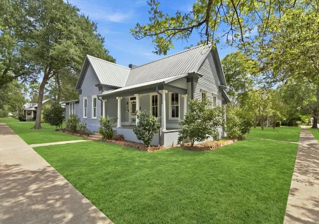 Photo 1 of Single family home for sale at 500 Ramona St, Smithville, TX 78957 | MLS# 1414934 | Listing updated on 2026-09-14