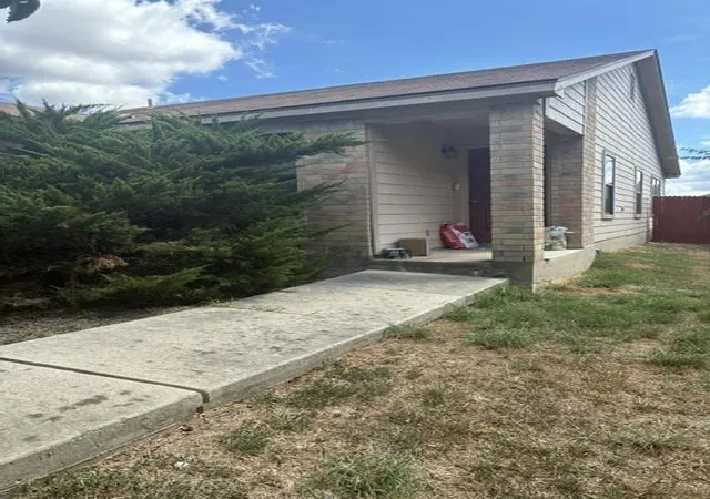 Photo 2 of Single family home for sale at 112 Azolar St, San Marcos, TX 78666 | MLS# 5291060 | Listing updated on 2026-09-18
